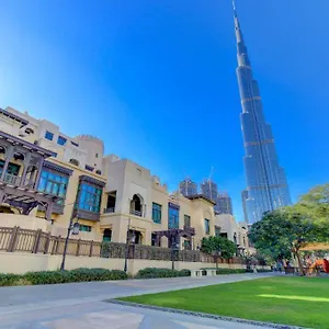 Apartment Durrani Homes: Garden Oasis At Souk Al Bahar With Jacuzzi